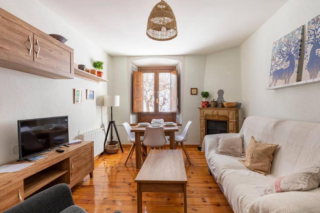 Espectacular Apartamento Reformado En Edificio Historico, Con Wifi Canfranc Extérieur photo