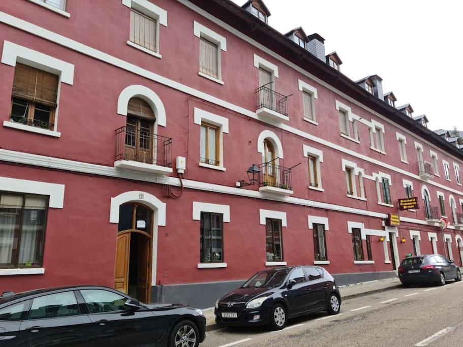 Espectacular Apartamento Reformado En Edificio Historico, Con Wifi Canfranc Extérieur photo